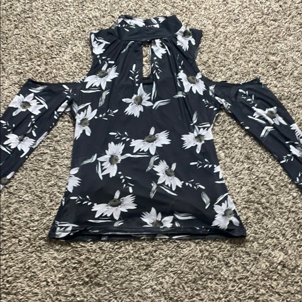 Bebe Open shoulder long sleeve shirt